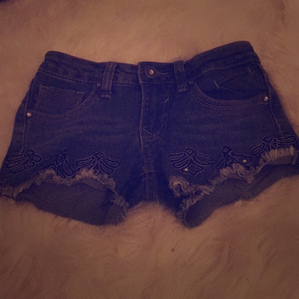 Short blue jeans